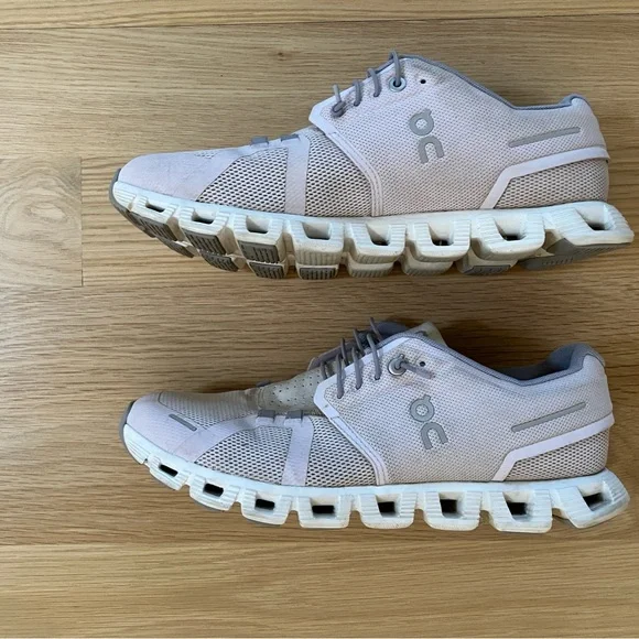 On Cloud Sneakers in Light Purple - Picture 2 of 5